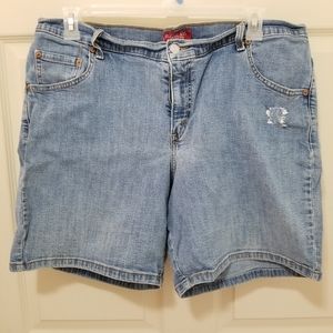 Levi's Distressed Shorts 18